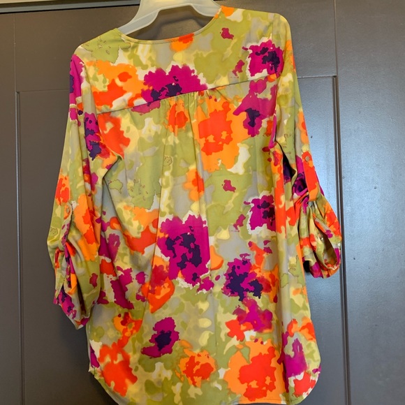 Skies are Blue Blouse Size Small - Picture 5 of 5